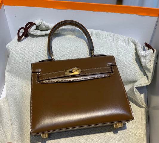 KELLY MINI 20 BAG IN CHOCOLATE BROWN SMOOTH CALFSKIN WITH GOLD HARDWARE