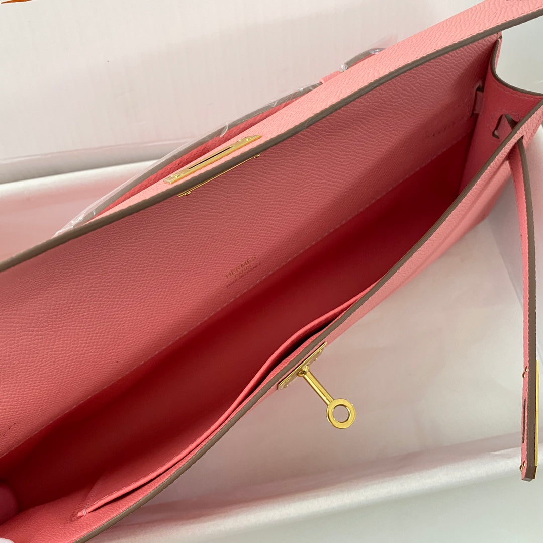 KELLY CUT 31 IN SALMON PINK CALFSKIN WITH GOLD HARDWARE