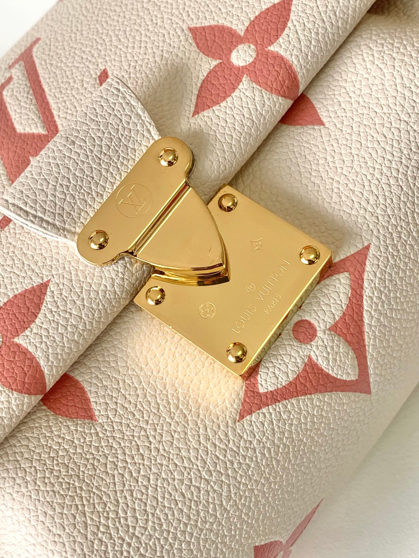 FAVORITE BAG 24 IN BEIGE MIX PINK MONOGRAM SOFT GRAINED COWHIDE