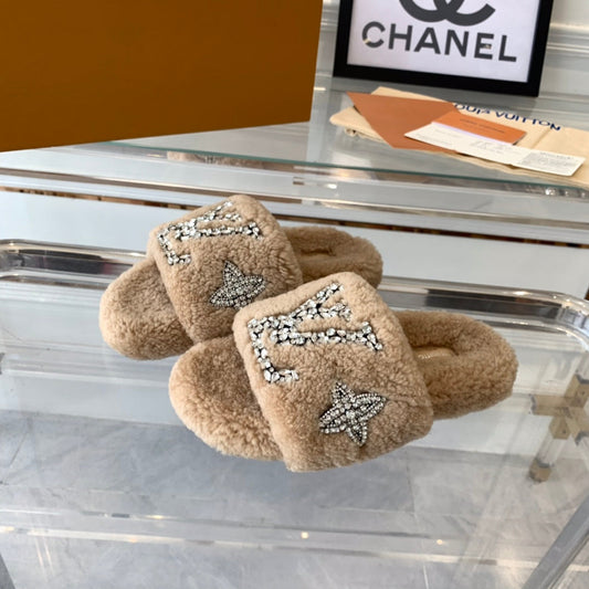 LV WOMEN'S PASEO FLAT SLIPPER IN TAN BROWN FLEECE