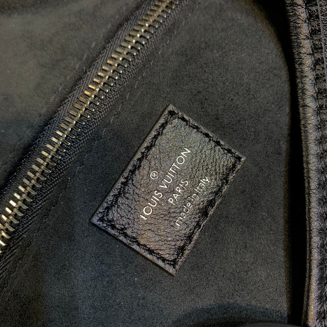 CARRYALL DARK 39 IN BLACK LAMBSKIN BROWN MONOGRAM TAG