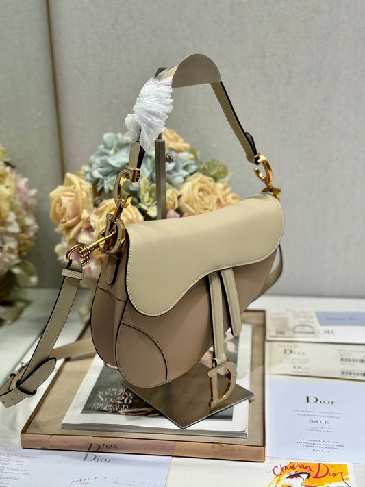SADDLE BAG 25 WITH STRAP LATTE MEDIUM BROWN GRAINED CALFSKIN