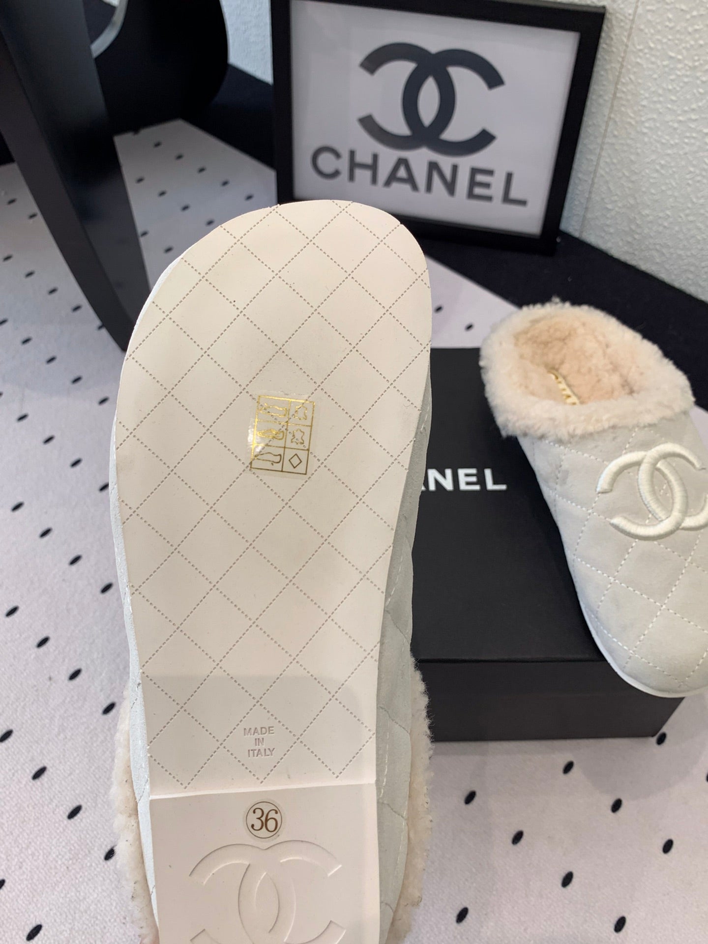 FLAT MULE IN BEIGE SUEDE AND LAMB FUR LINING