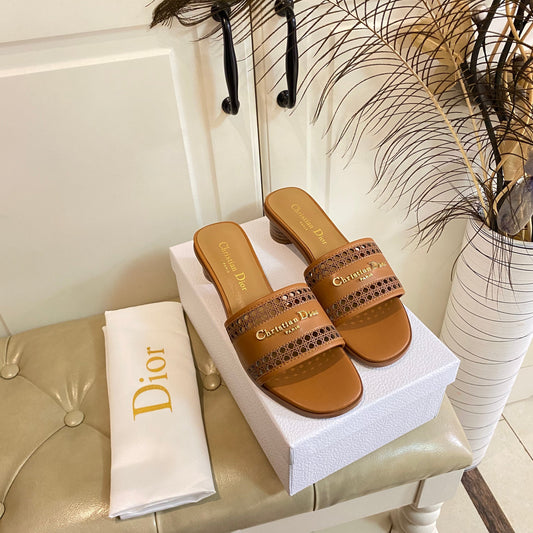 DWAY HEELED SLIDE IN BRONZE BROWN CALFSKIN WITH GOLD LOGO