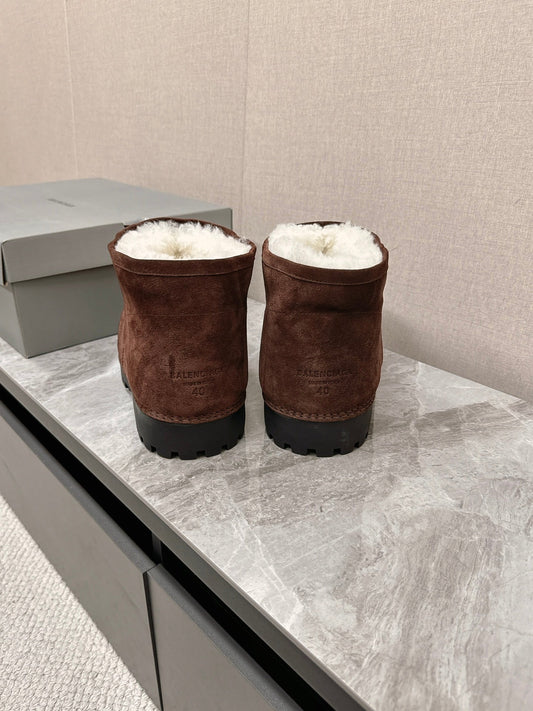 ALASKA BOOTIE IN CHOCOLATE SUEDE AND WOOL LINING