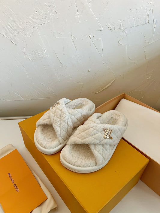 LV BLISS COMFORT MULE IN BEIGE SHEARLING