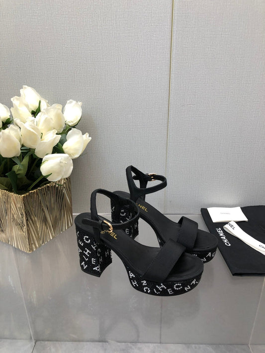 BLOCK HEEL WITH CRYSTAL 9 CM SANDAL IN BLACK FABRIC
