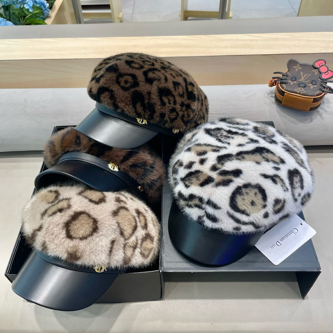 BAKER BOY HAT IN LIGHT BEIGE MINK FUR 438089