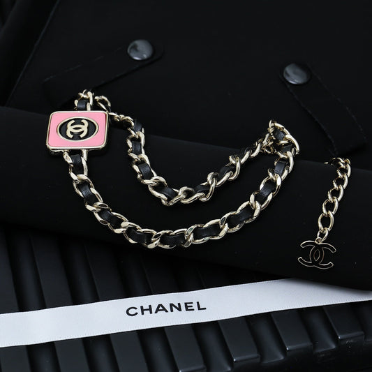 CHAIN CHOKER IN GOLD-PLATED METAL WITH LEATHER THROUGH LINKS