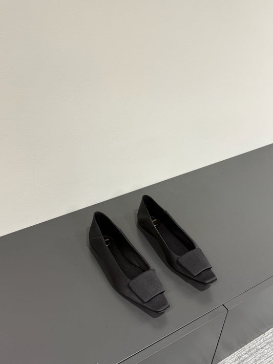 BALLERINA FLATS IN BLACK SATIN