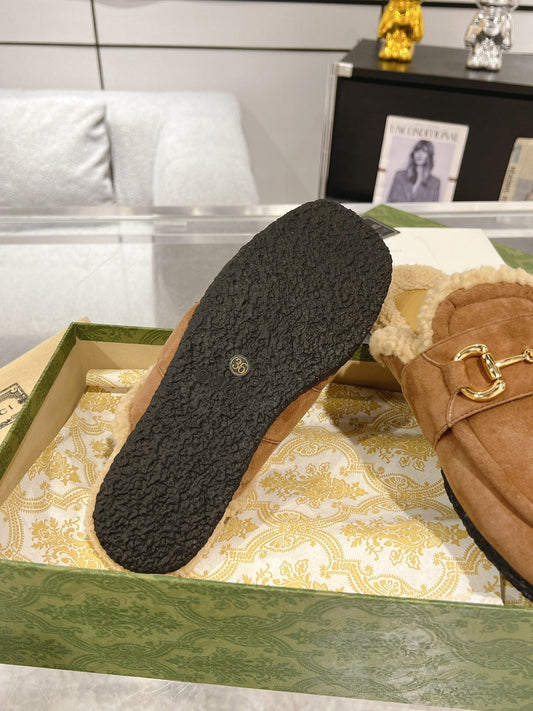 HORSEBIT MULE IN BROWN SUEDE AND FLEECE LINING