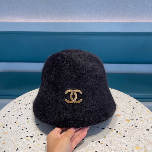 BUCKET HAT IN BLACK LAMB FUR 422036