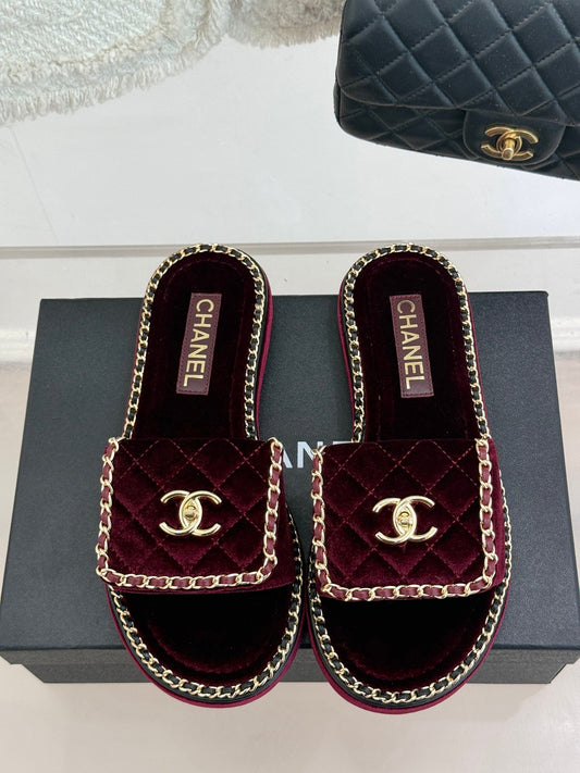 FLAT CHAIN HEART SLIPPER IN PLUM PURPLE VELVET