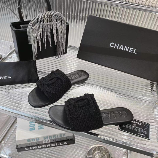 SLIPPERS BLACK SHEEPSKIN