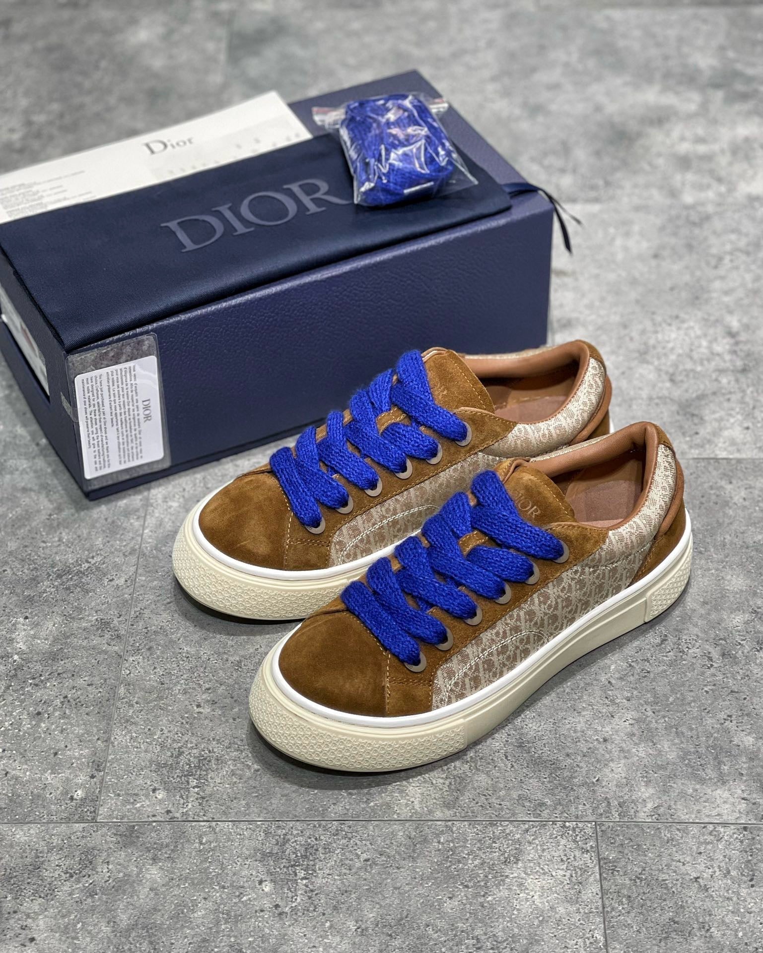 DIO Sneakers
