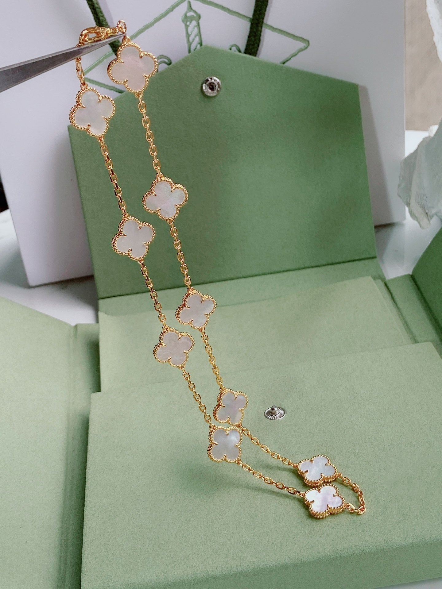 VINTAGE MOP NECKLACE 10 MOTIFS GOLD