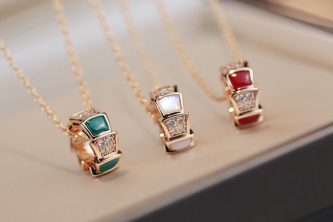 SERPENTI PEDANT DIAMOND NECKLACE