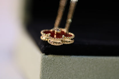CLOVER NECKLACE GOLD DIAMOND CARNELIAN