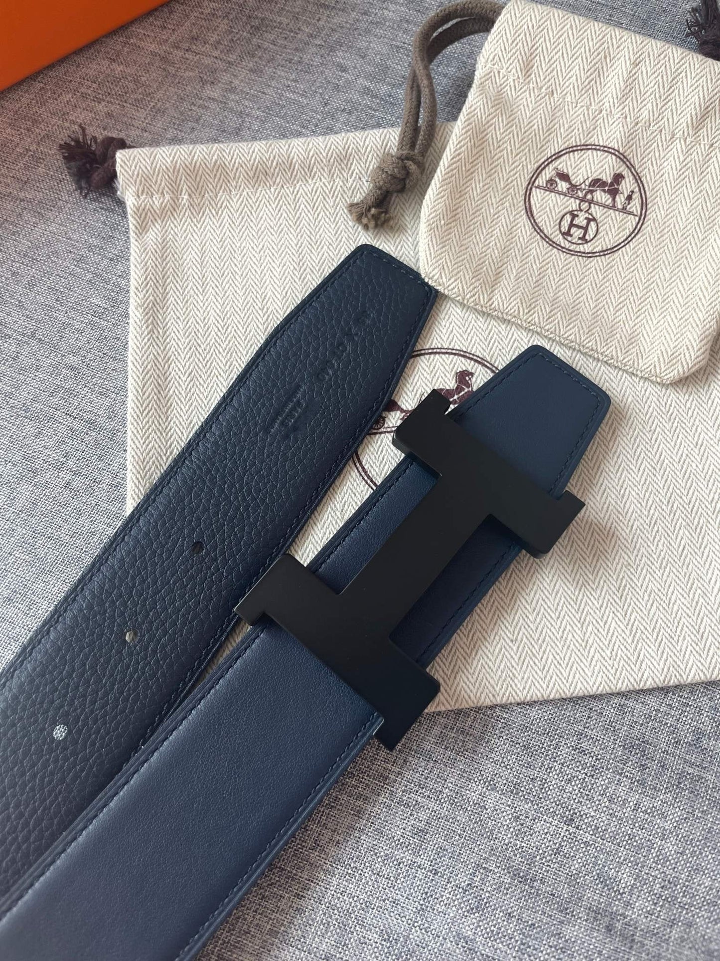 H CONSTANCE REVERSIBLE BELT 38MM BLACK BUCKLE NAVY BLUE LEATHER