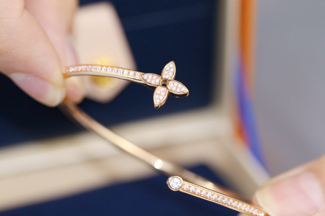 LV IDYLLE PINK GOLD OPEN BRACELET DIAMOND PAVED