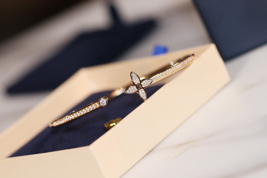 LV IDYLLE GOLD OPEN BRACELET DIAMOND PAVED