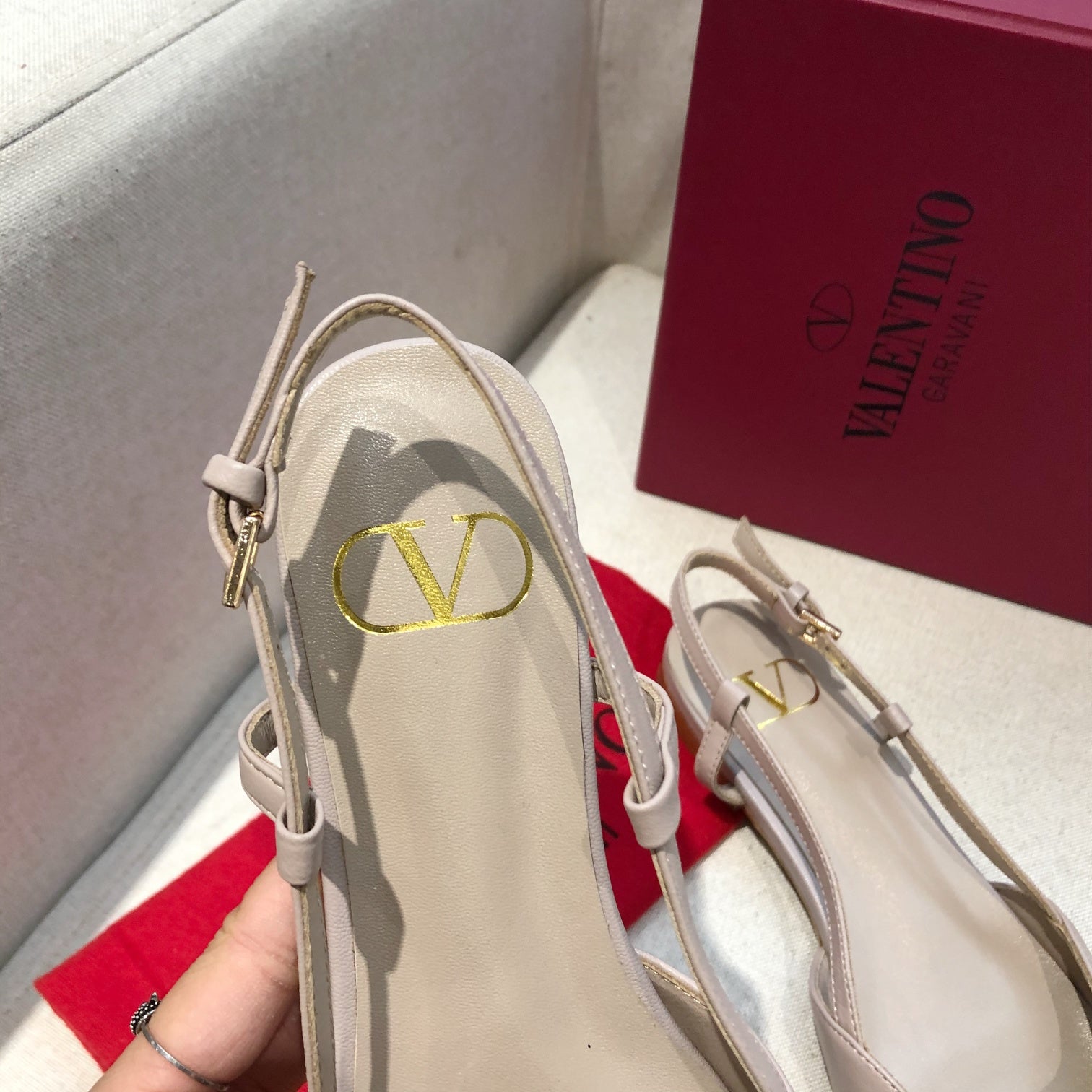 VLOGO SIGNATURE LIGHT PINK CALFSKIN FLAT SLINGBACK PUMP
