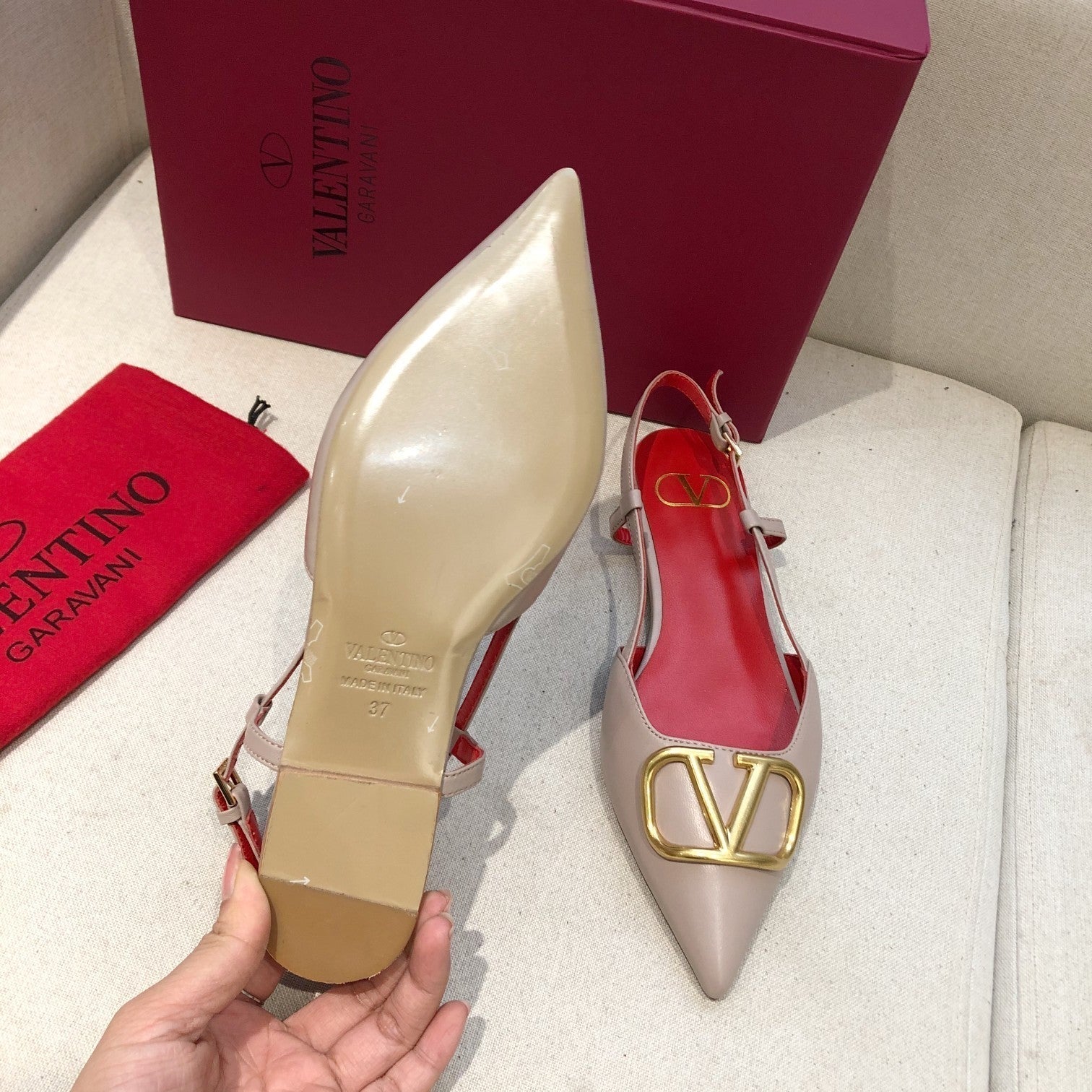 VLOGO SIGNATURE CREPE PINK CALFSKIN FLAT SLINGBACK PUMP