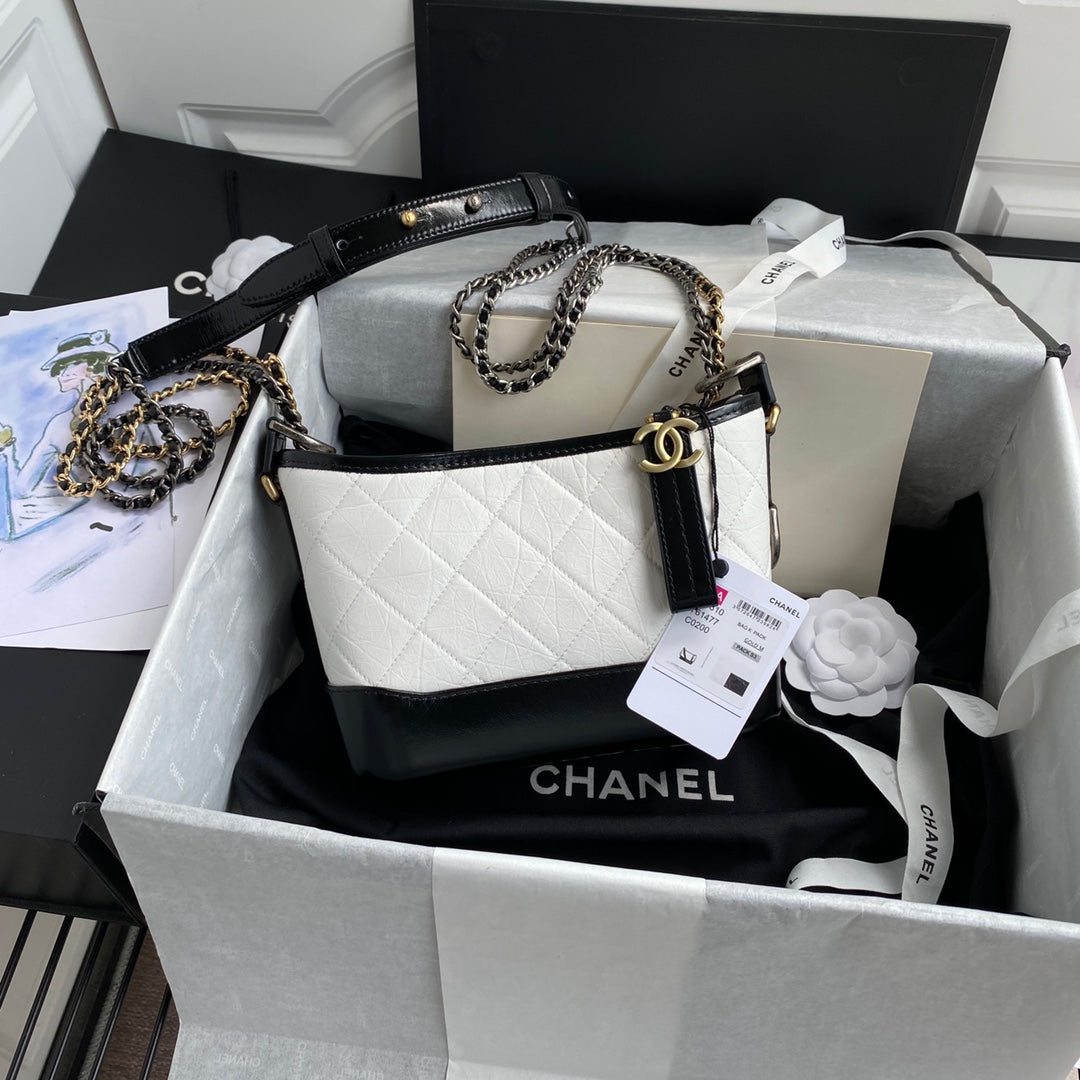 CC GABRIELLE MINI 20 HOBO BAG IN WHITE MIX BLACK CALFSKIN