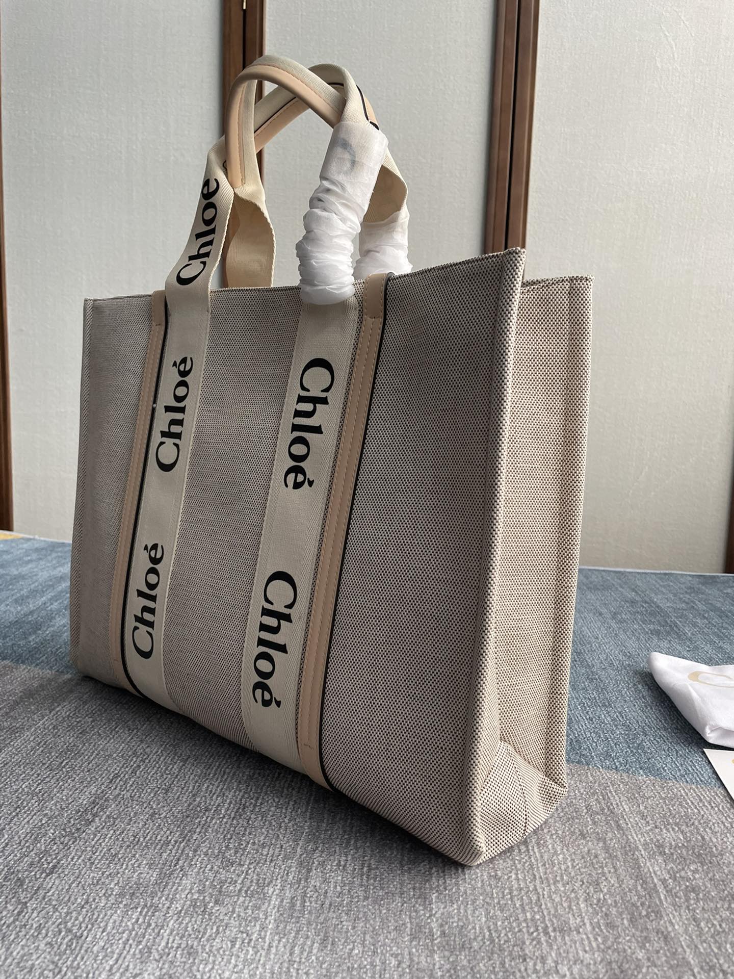LAGRE WOODY TOTE BAG 45 IN BEIGE LINEN CANVAS BLACK WEBBING LOGO EMBROIDER NUDE CALFSKIN