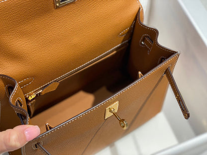 KELLY 28CM IN GOLD EPSOM CALFSKIN GOLD HARDWARE