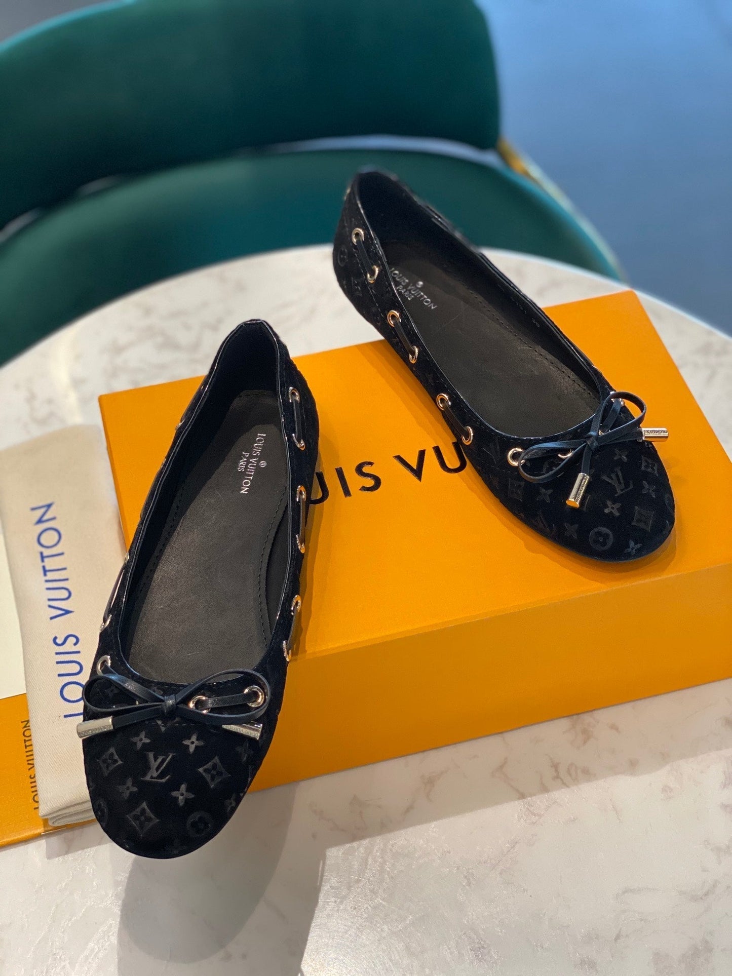 LV WOMEN'S BALLET FLAT IN BLACK MONOGRAM SUEDE WITH BOW