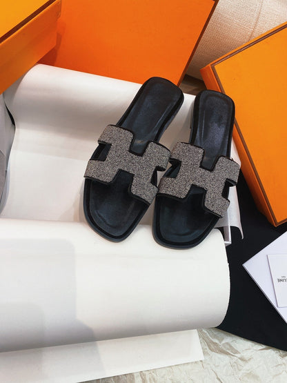 0ran Sandal Caviar Black Leather