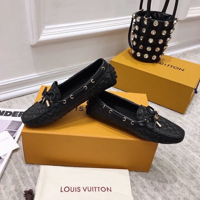 LV WOMEN'S DRIVER MOCCASIN IN BLACK EMBOSSED CALFSKIN