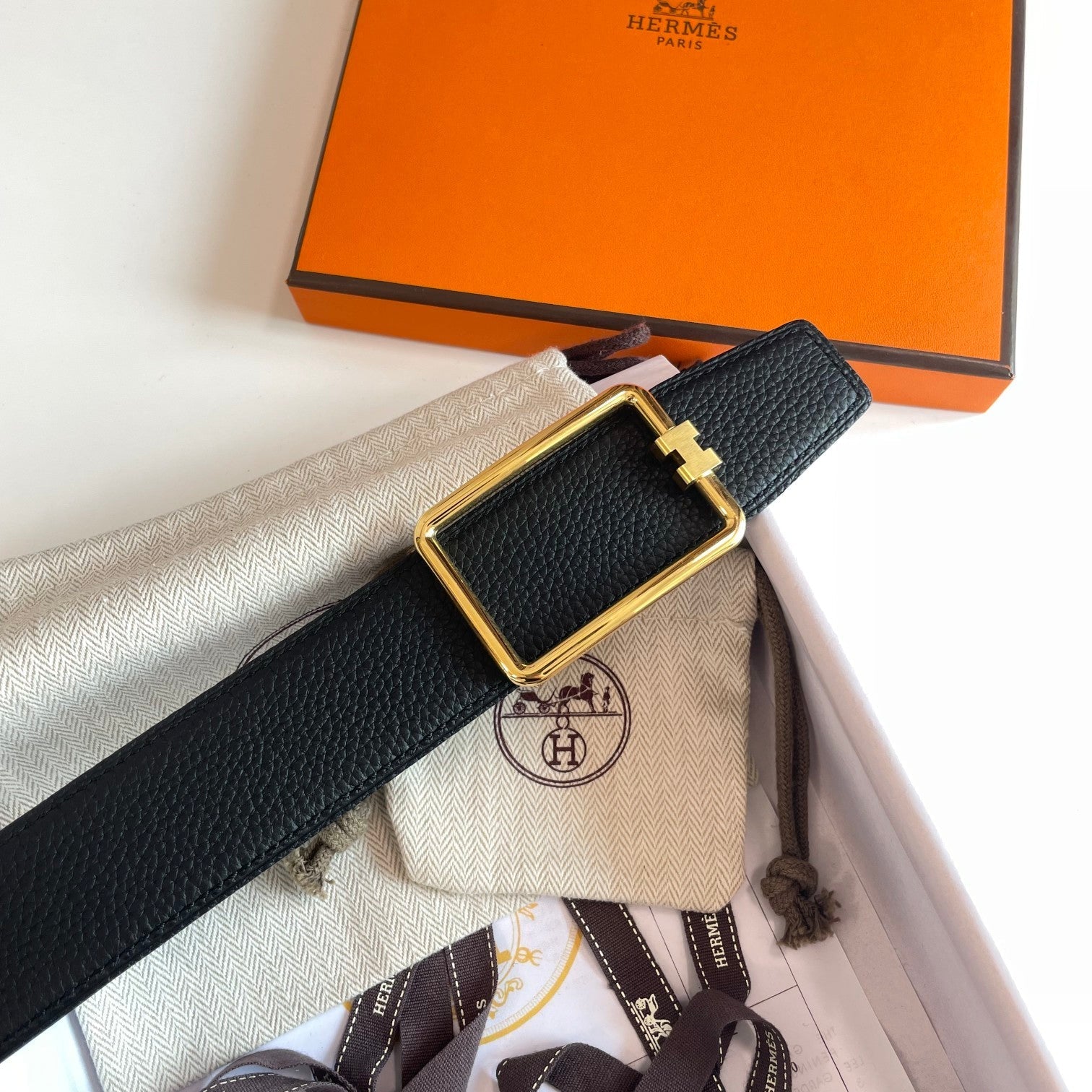 TUBE H BELT GOLD BUCKLE & REVERSIBLE BLACK LEATHER STRAP 38MM