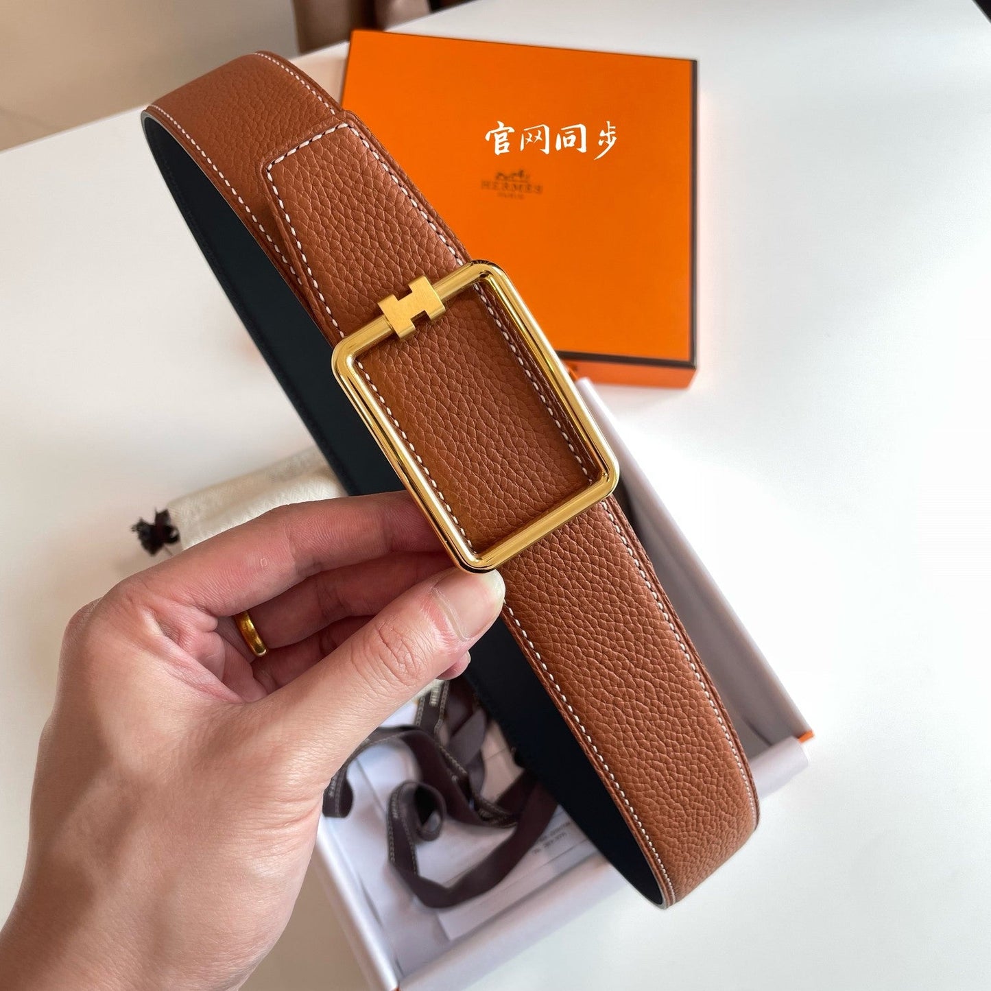TUBE H BELT BUCKLE & REVERSIBLE BLACK AND CINNAMON BROWN LEATHER STRAP 38MM GOLD HARDWARE