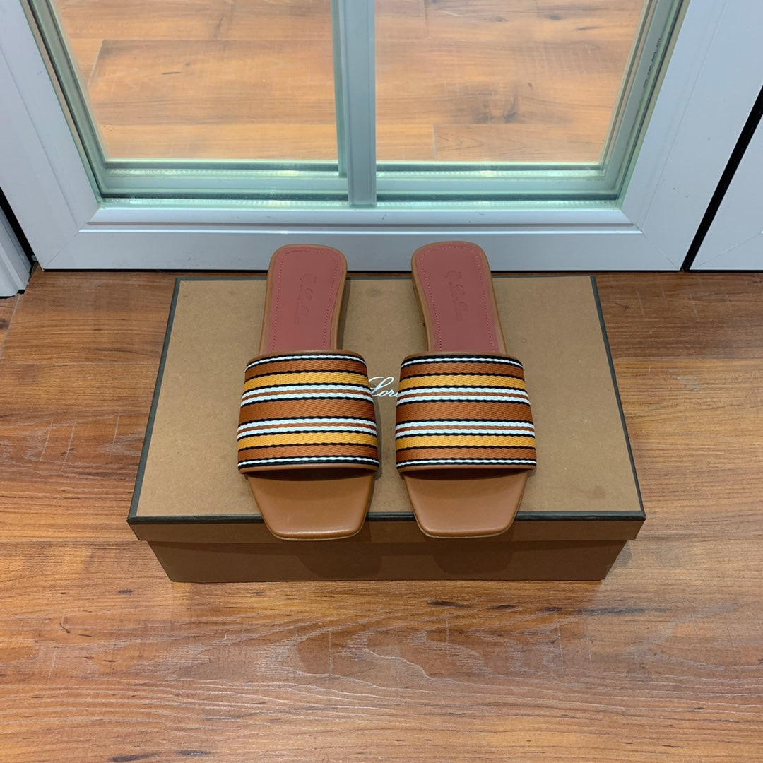 LP RAFFIA CHARMS FLATS SANDAL CARAMEL CALFSKIN