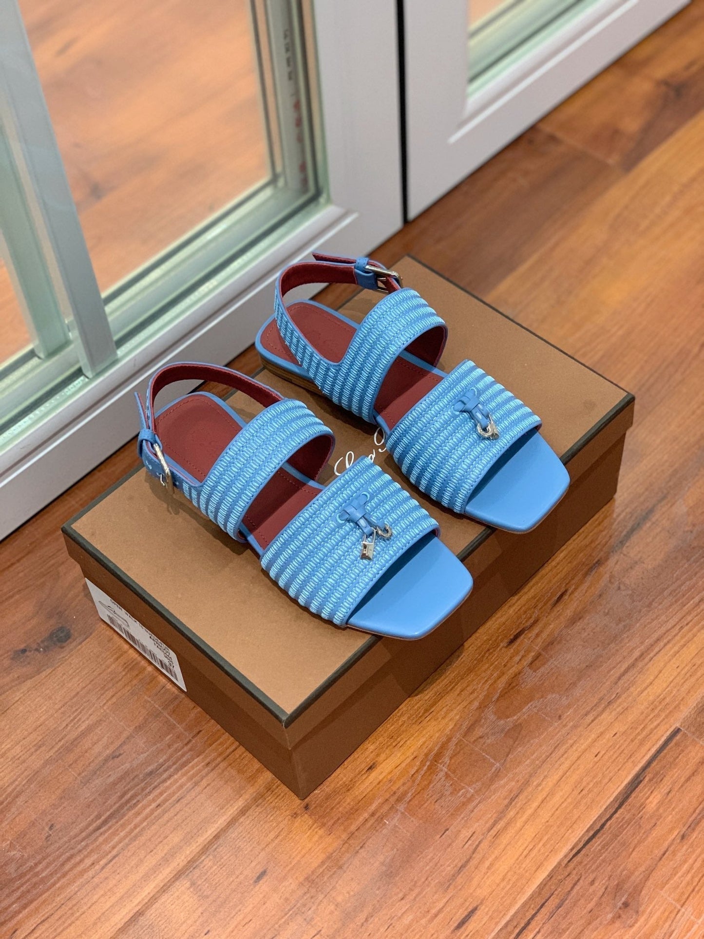 LP RAFFIA CHARMS STRAP FLATS SANDAL SKY CALFSKIN