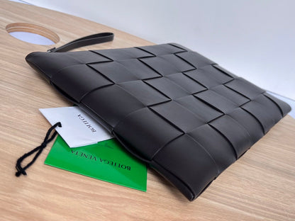 LARGE CASSETTE POUCH 35 IN BLACK CALFSKIN