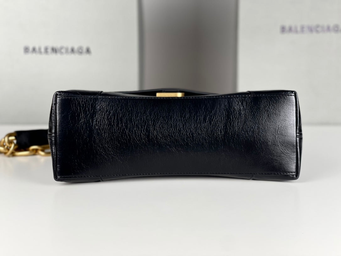 DOWNTOWN SHOULDER BAG 29 IN BLACK WAXED SHEEPSKIN GOLD HARDWARE
