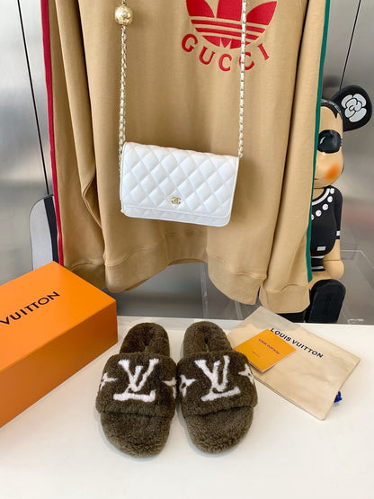 LV WOMEN'S PASEO FLAT SLIPPER IN OLIVE GREEN FLEECE WITH WHITE LOGO