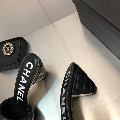 DIAMOND-QUILTED 6 CM SANDALS IN BLACK LAMBSKIN