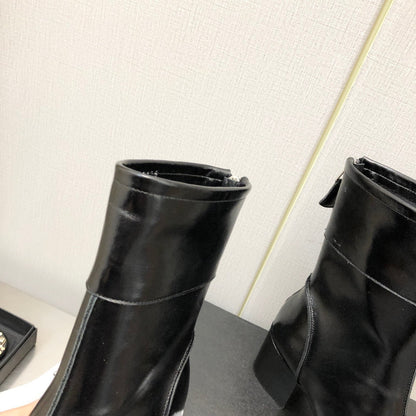 BLOCK HEEL ANKLE BOOTS IN BLACK CALFSKIN