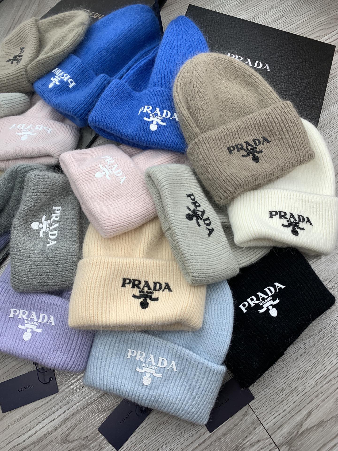 BEANIE HAT IN BLACK WOOL 108753