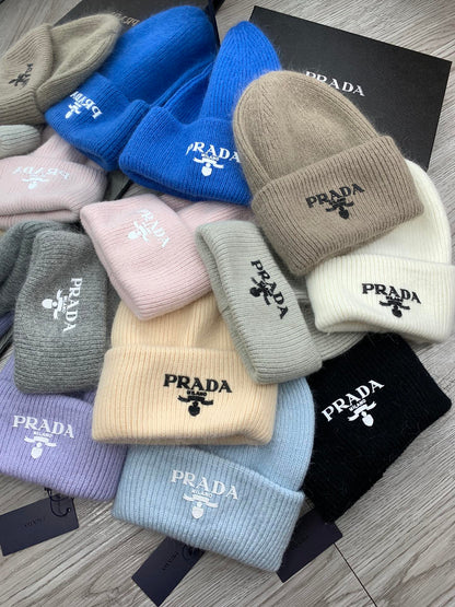 BEANIE HAT IN PALE GRAY WOOL 108746