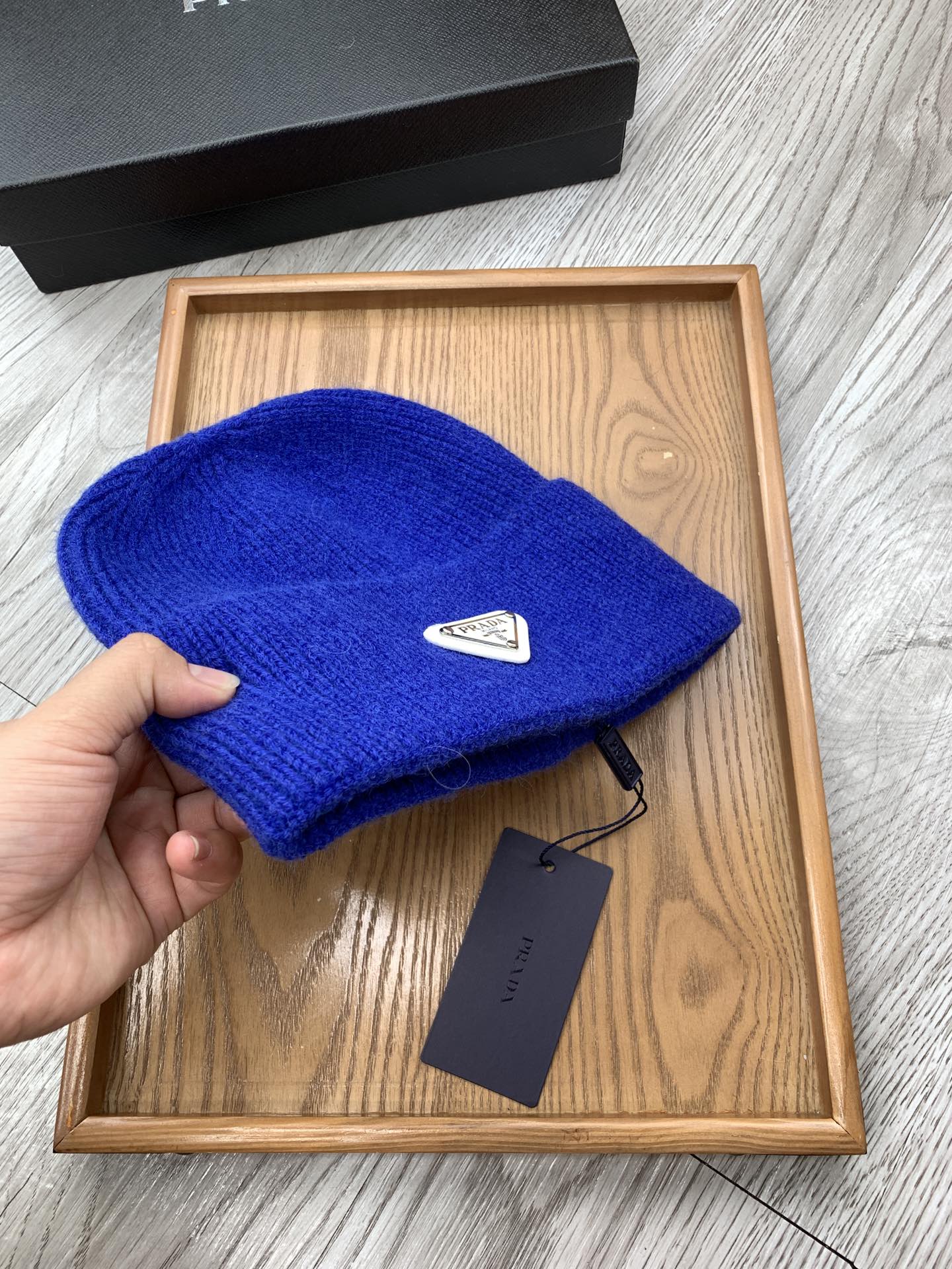 BEANIIE HAT IN AZURE BLUE WOOL 335033