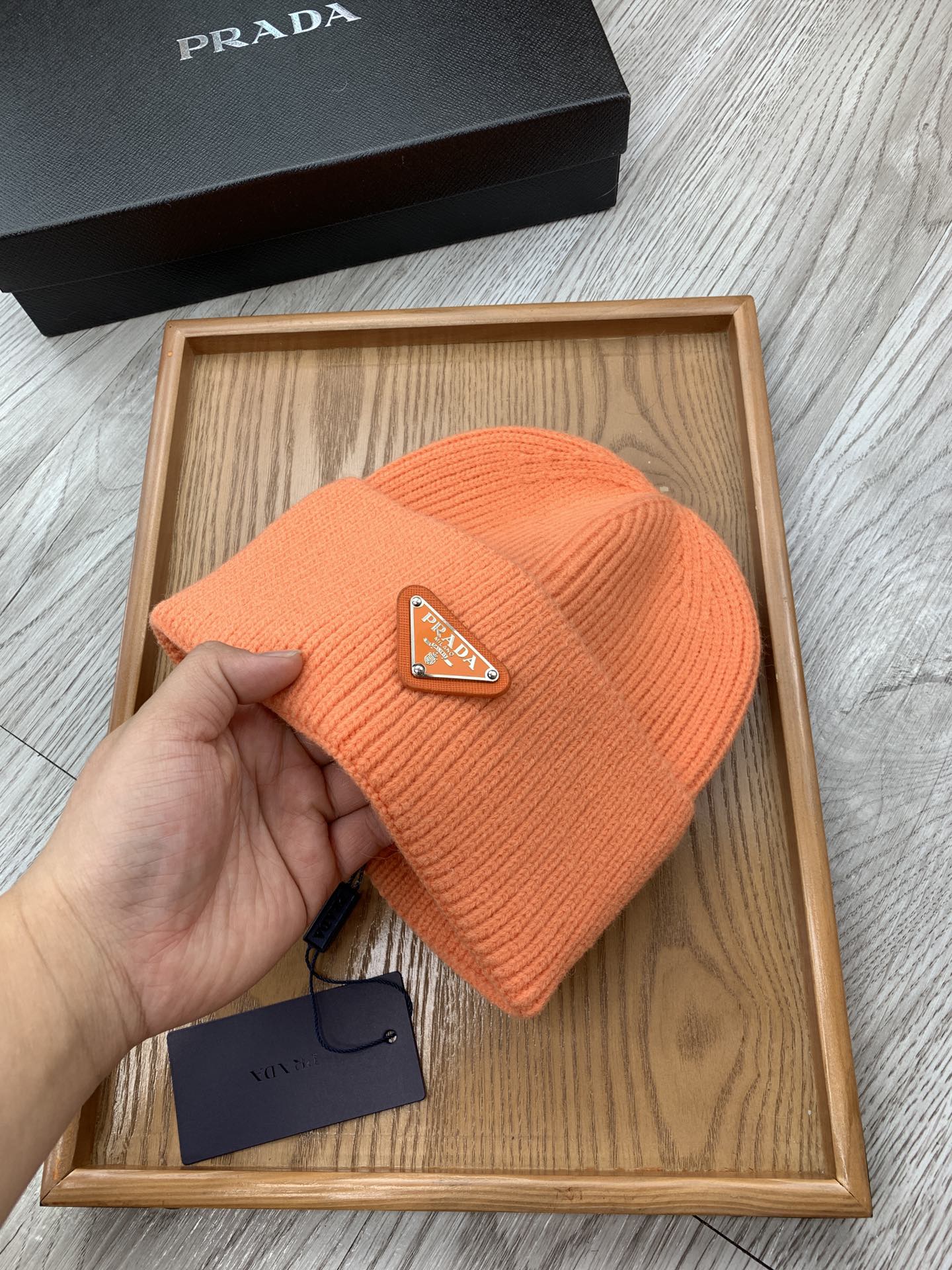 BEANIIE HAT IN CARROT ORANGE WOOL 335036