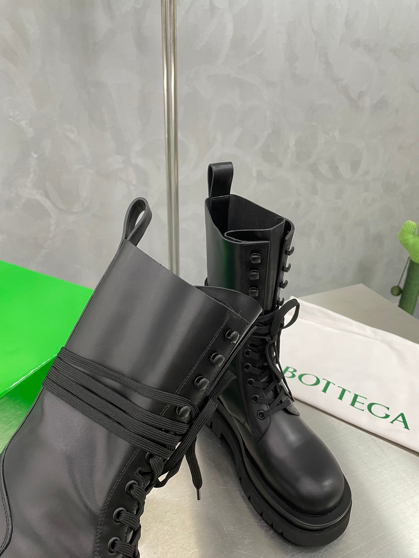 LUG LACE-UP BOOT IN BLACK CALFSKIN 7 CM