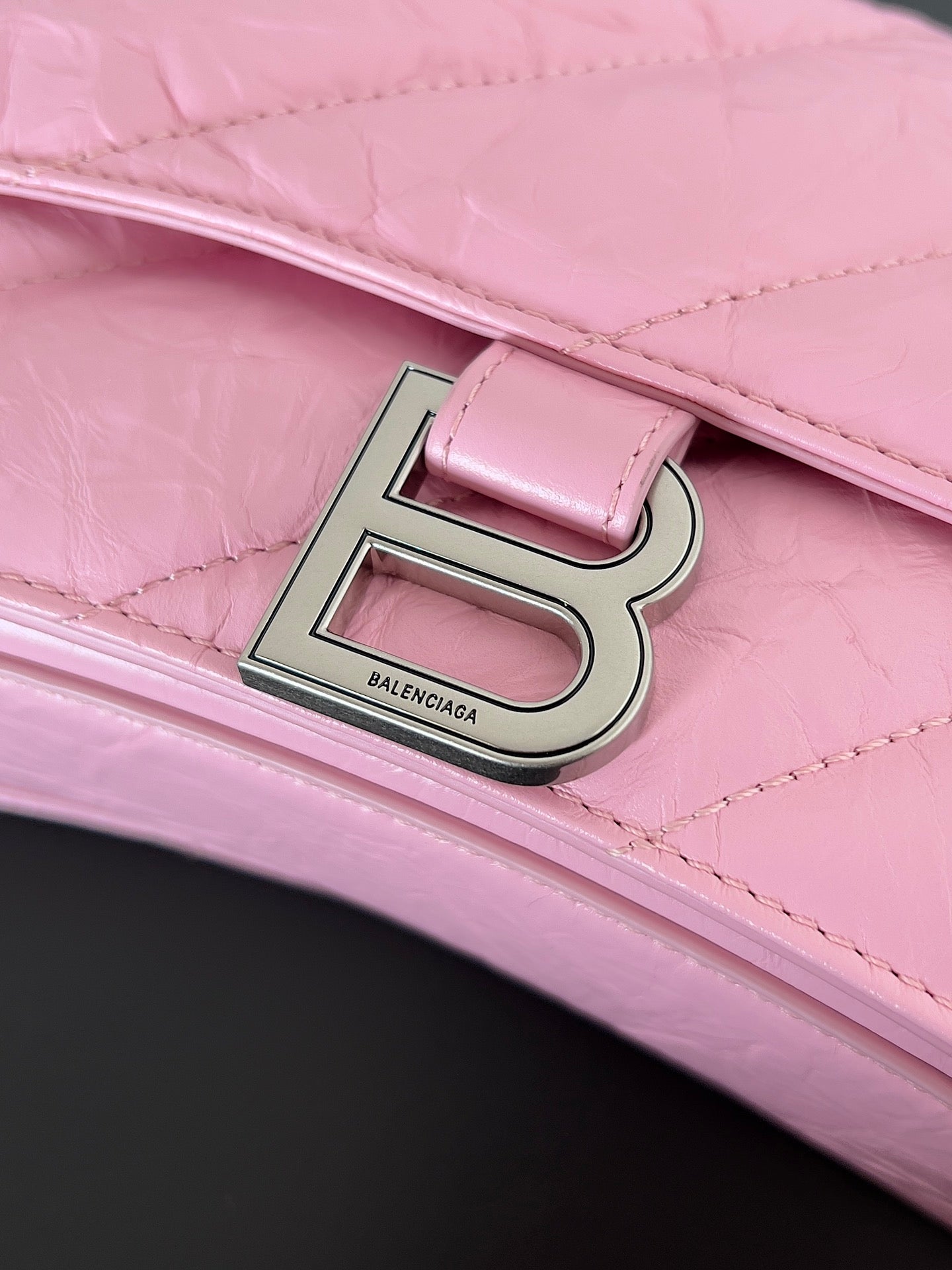 CRUSH CHAINED BAG 25 IN PINK QUILTED CRUSHED CALFSKIN SILVER HARDWARE