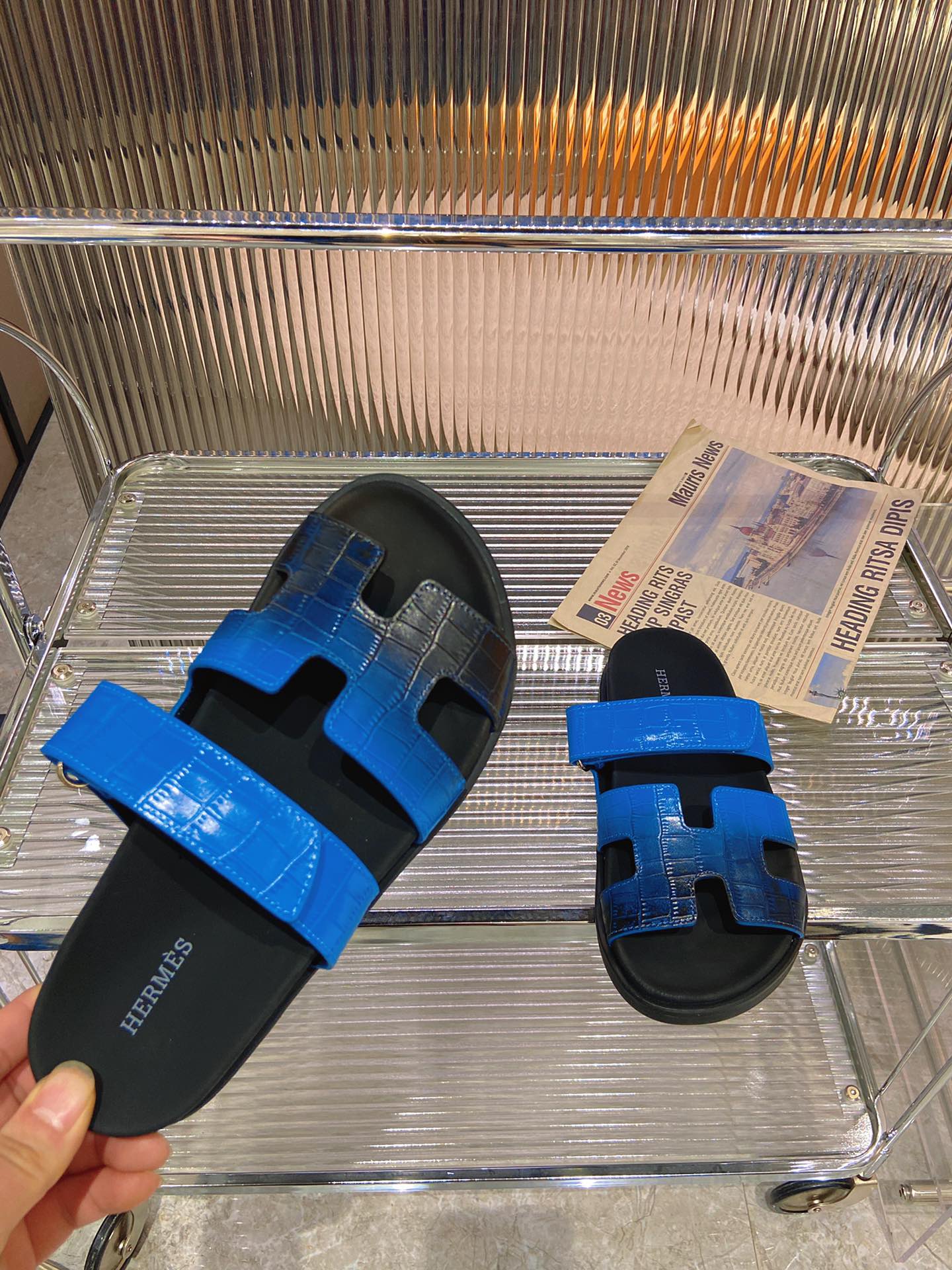 CHYPRE SANDAL OMBRE BLACK COBALT CALFSKIN