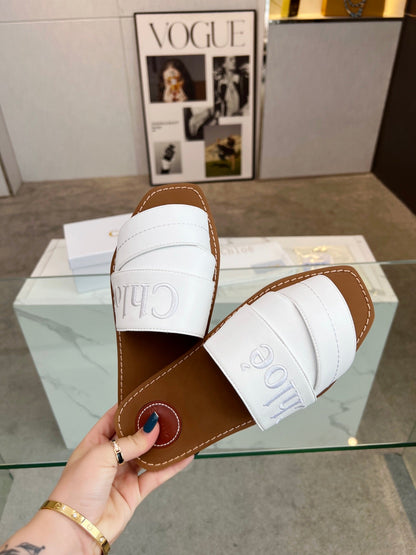 WOODY MULE IN WHITE LAMBSKIN WITH EMBROIDERED LOGO